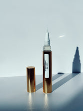 Load image into Gallery viewer, CHRMD Cuticle Oil Pen in Gold